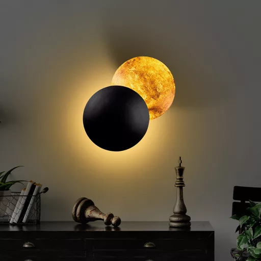 Nástěnné svítidlo s motivem Slunce a Měsíce