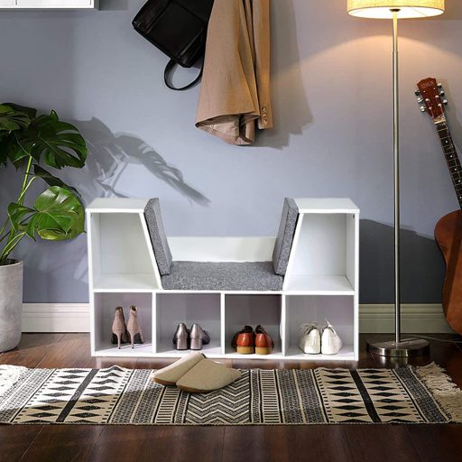 Úložná police se sedákem a polštáři