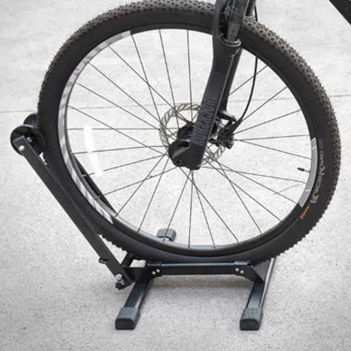 Skládací stojan na skladování kol