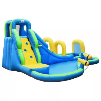 Nafukovací vodní park s vodními pistolemi