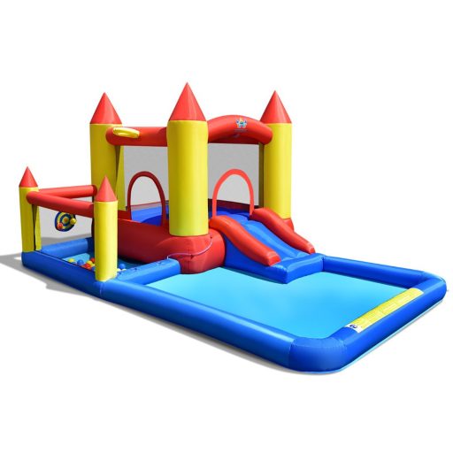 Hrad ve tvaru nafukovacího vodního parku