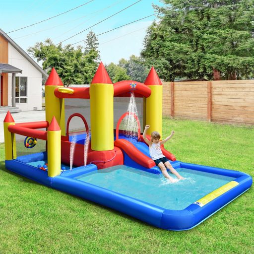 Hrad ve tvaru nafukovacího vodního parku