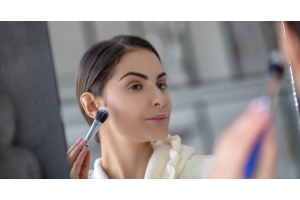 Výhody a nevýhody nanášení make-upu doma