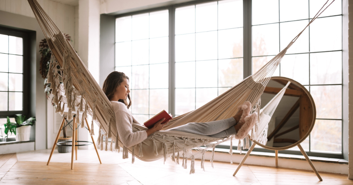 Umění relaxace doma: tipy na vytvoření pohodlných interiérů 